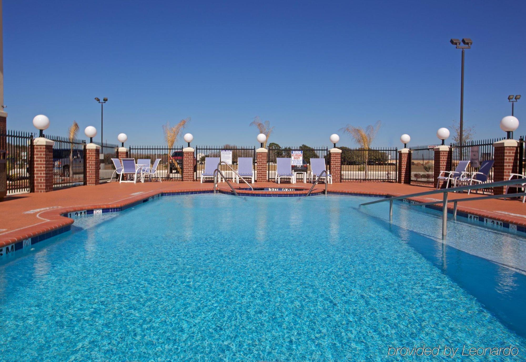 Holiday Inn Express Hotel & Suites Waller By Ihg Exterior photo
